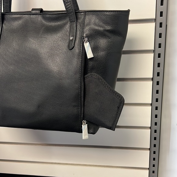 100% Genuine Leather Concealed Carry Shoulder Bag - Picture 9 of 10